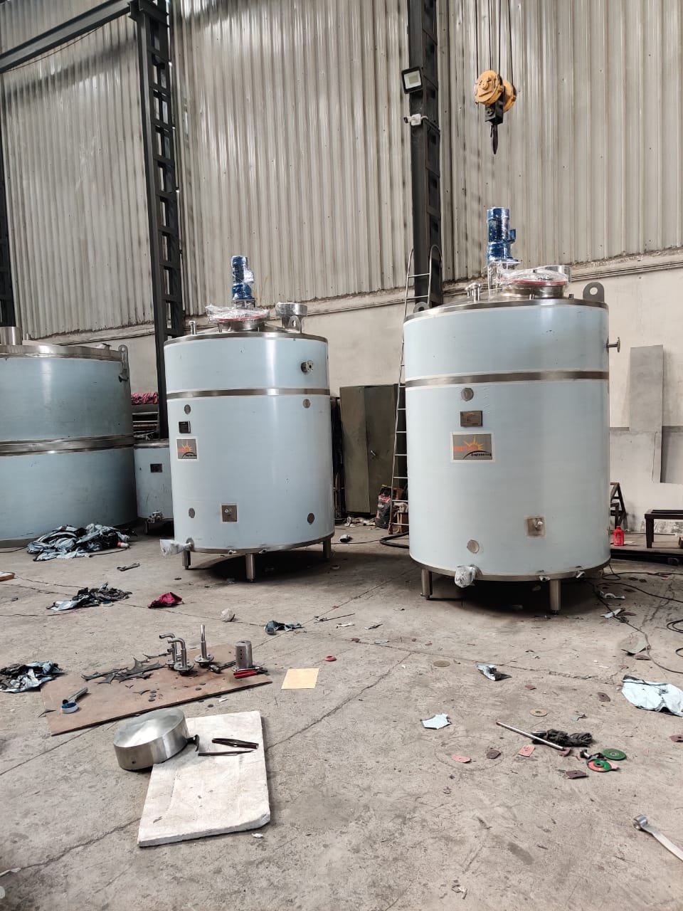Milk storage tank 16